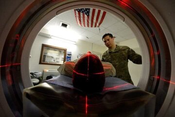 Associated Press: Daan-daang sundalong Amerikano ang nasugatan, karamihan sa kanila ay traumatic brain injury
