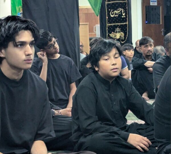 Wêneyê nûçeyî | Lidarxistina merasîma Erebîna Huseynî li Huseynîya Milton Keynes a Îngilîstanê