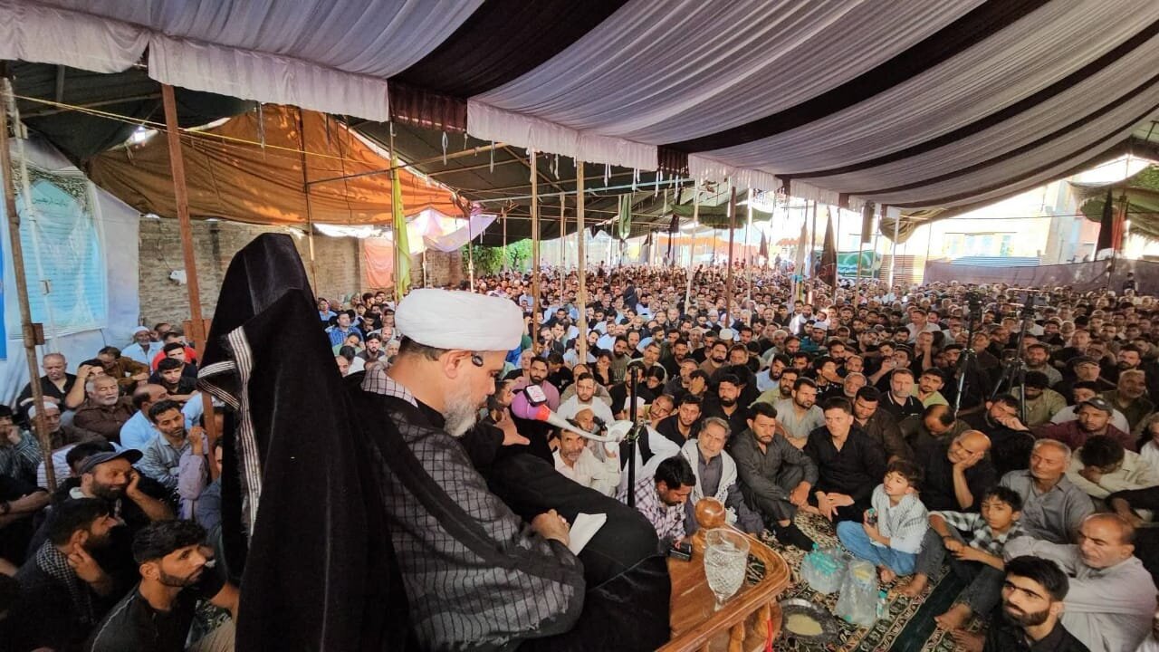 Imam Hussain Taught Humanity Never to Bow to Oppression: Kashmiri Shia Cleric