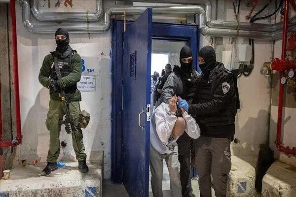 Pagsalakay ng mga sundalong Zionist sa mga bilanggong Palestinian at pagnanakaw ng kanilang mga ari-arian