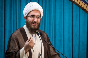 خطيب جمعة طهران: العدو تكبد هزيمة نكراء أمام إيران
