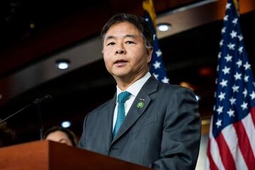 Pag-amin ng Demokratikong mambabatas sa "kawalan ng balanse" ng missile ng Amerika laban sa Iran