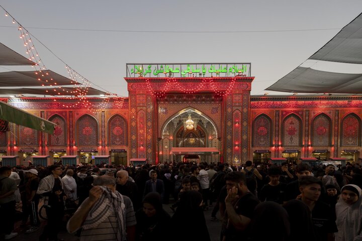 تقرير مصور/ أجواء  ليلة الجمعة عند مرقد أبي الفضل العباس (عليه السلام)