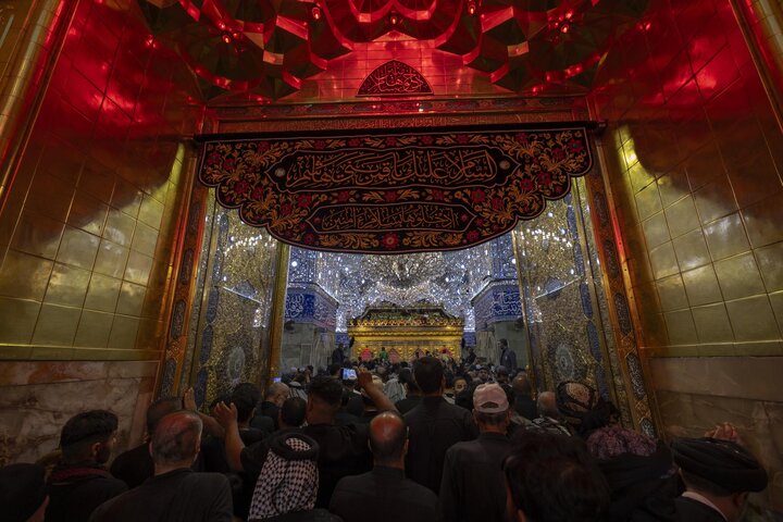 تقرير مصور/ أجواء  ليلة الجمعة عند مرقد أبي الفضل العباس (عليه السلام)