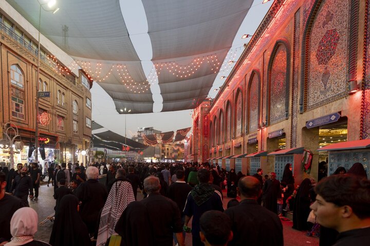 تقرير مصور/ أجواء  ليلة الجمعة عند مرقد أبي الفضل العباس (عليه السلام)