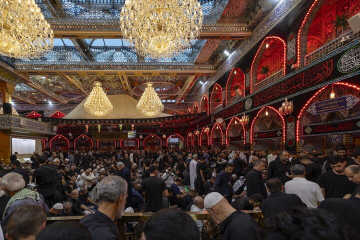 تقرير مصور/ أجواء  ليلة الجمعة عند مرقد أبي الفضل العباس (عليه السلام)