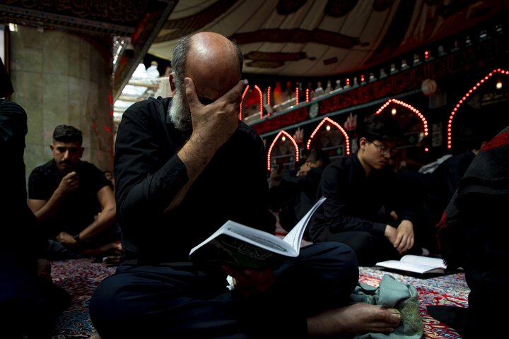 تقرير مصور/ مراسم قراءة دعاء الندبة في صحن مرقد أبي الفضل العباس (عليه السلام)