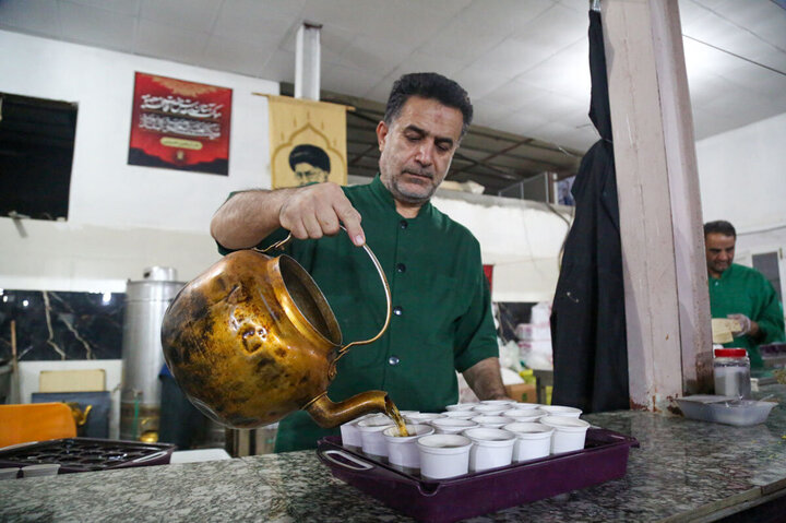 Photos:  Efforts of Servants of Hazrat Masoumeh Shrine's Mawkib in Feeding Arbaeen Pilgrims