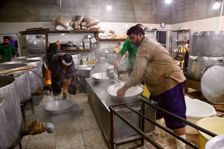 Photos:  Efforts of Servants of Hazrat Masoumeh Shrine's Mawkib in Feeding Arbaeen Pilgrims