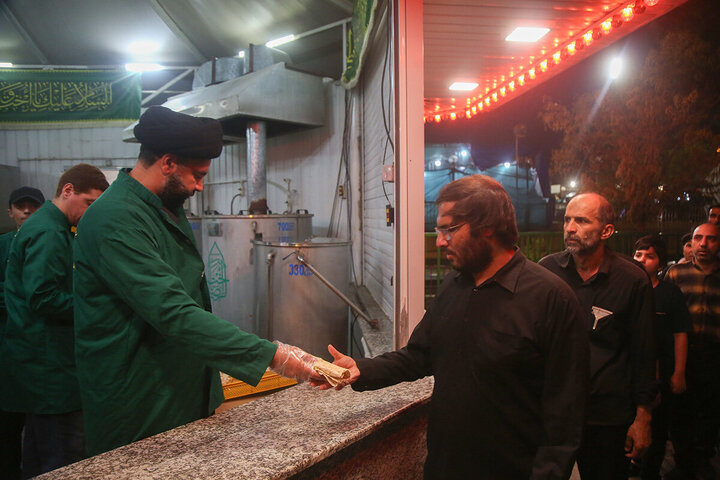 Photos: Hosting Arbaeen Pilgrims at Hazrat Masoumeh Shrine