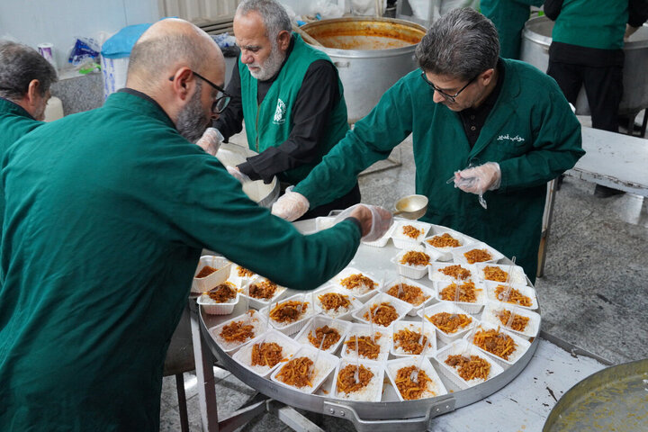 Photos: Hosting Arbaeen Pilgrims at Hazrat Masoumeh Shrine