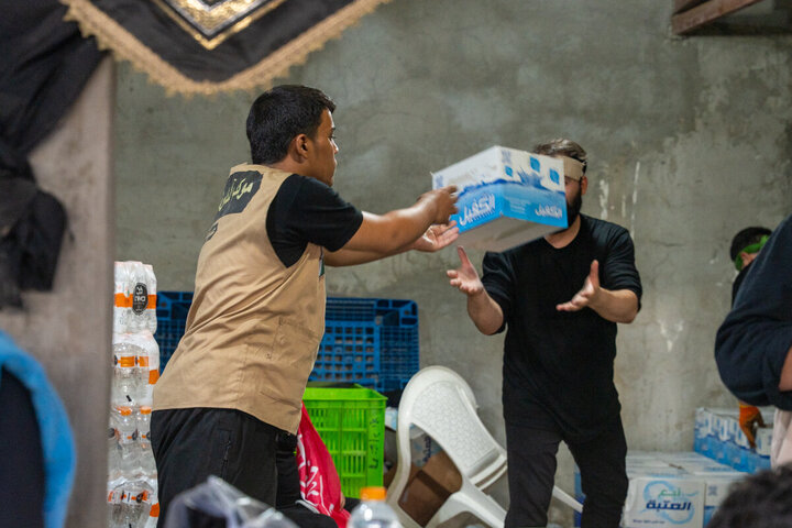 Photos: Efforts of Hazrat Masoumeh Srine's Servants in Hosting Arbaeen Pilgrims at Pillar 1080