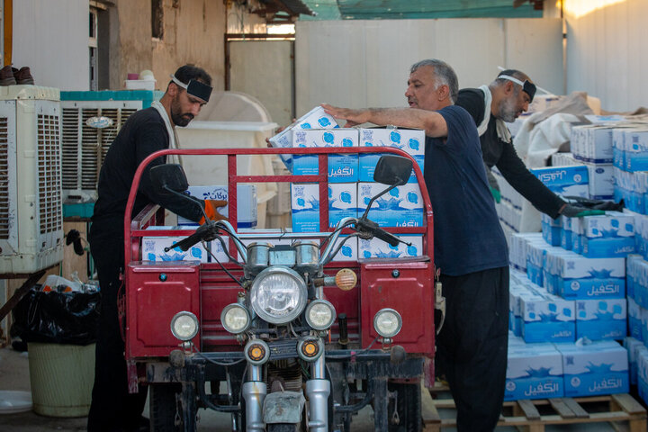 Photos: Efforts of Hazrat Masoumeh Srine's Servants in Hosting Arbaeen Pilgrims at Pillar 1080