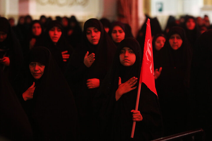 Photos: Mourning of Pilgrims of Hazrat Maoumeh Shrine on Night of Arbaeen