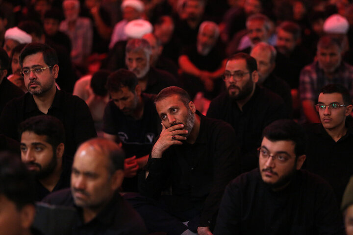 Photos: Mourning of Pilgrims of Hazrat Maoumeh Shrine on Night of Arbaeen