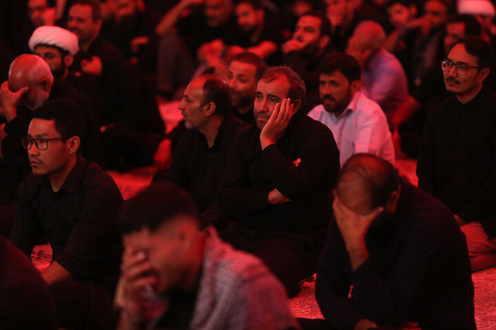 Photos: Mourning of Pilgrims of Hazrat Maoumeh Shrine on Night of Arbaeen