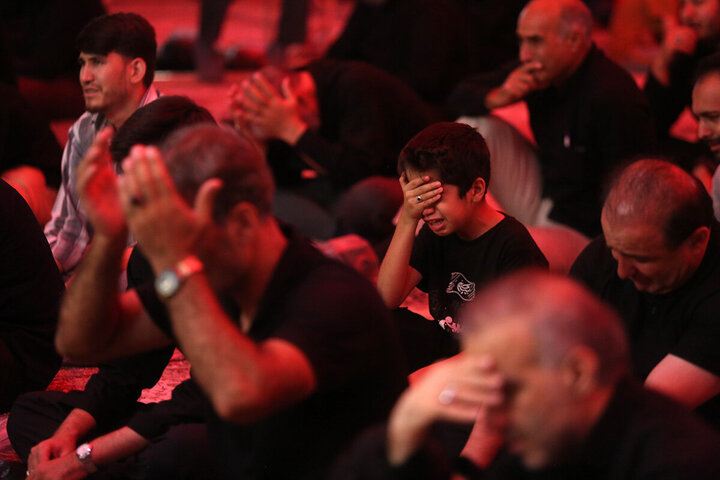 Photos: Mourning of Pilgrims of Hazrat Maoumeh Shrine on Night of Arbaeen