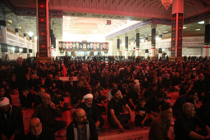 Photos: Mourning of Pilgrims of Hazrat Maoumeh Shrine on Night of Arbaeen
