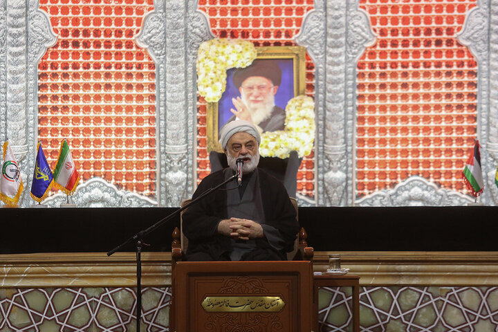 Photos: Mourning of Pilgrims of Hazrat Maoumeh Shrine on Night of Arbaeen