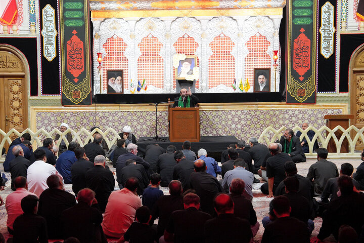 Photos: Mourning of Pilgrims of Hazrat Maoumeh Shrine on Night of Arbaeen