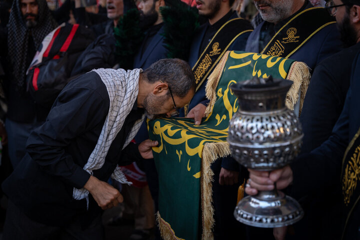 Photos: Devotion of Arbaeen Pilgrims to Blessed Flag of Hazrat Masoumeh Shrine