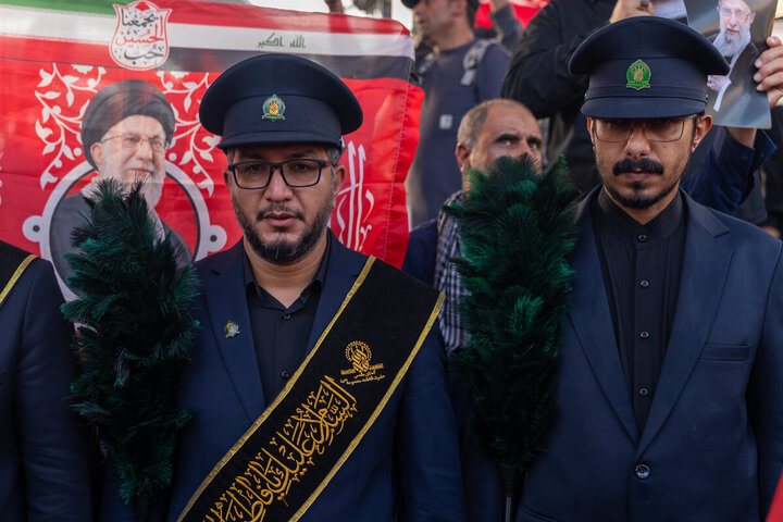Photos: Devotion of Arbaeen Pilgrims to Blessed Flag of Hazrat Masoumeh Shrine