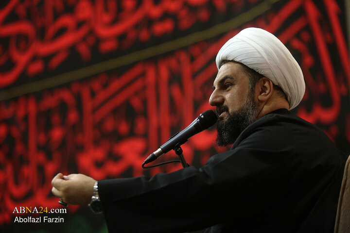 طنین قرائت زیارت اربعین با حضور پرشور زائران در حرم بانوی کرامت
