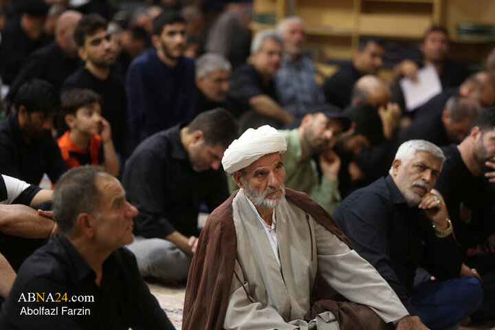 طنین قرائت زیارت اربعین با حضور پرشور زائران در حرم بانوی کرامت