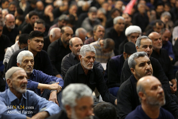 طنین قرائت زیارت اربعین با حضور پرشور زائران در حرم بانوی کرامت