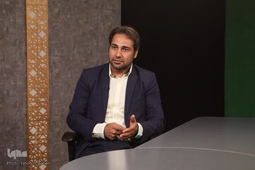 قارئ إیراني: إن كل ما نشهده اليوم في الأربعين متجذر في ثقافة القرآن وتعاليم أهل البيت (ع)