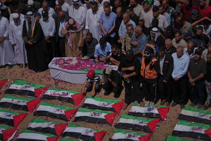 Photos: Mass Funeral for 112 Palestinians Held in Gaza