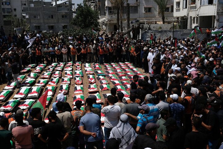 Photos: Mass Funeral for 112 Palestinians Held in Gaza
