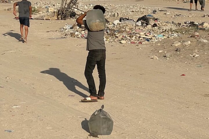 Photo: Difficulty of Accessing Water in Gaza Strip