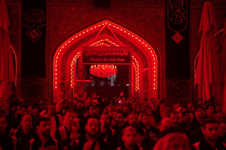 تقرير مصور/ العتبة العلوية المقدسة ترفع راية الحزن إيذاناً ببدء مراسم إحياء ذكرى استشهاد الرسول الأكرم