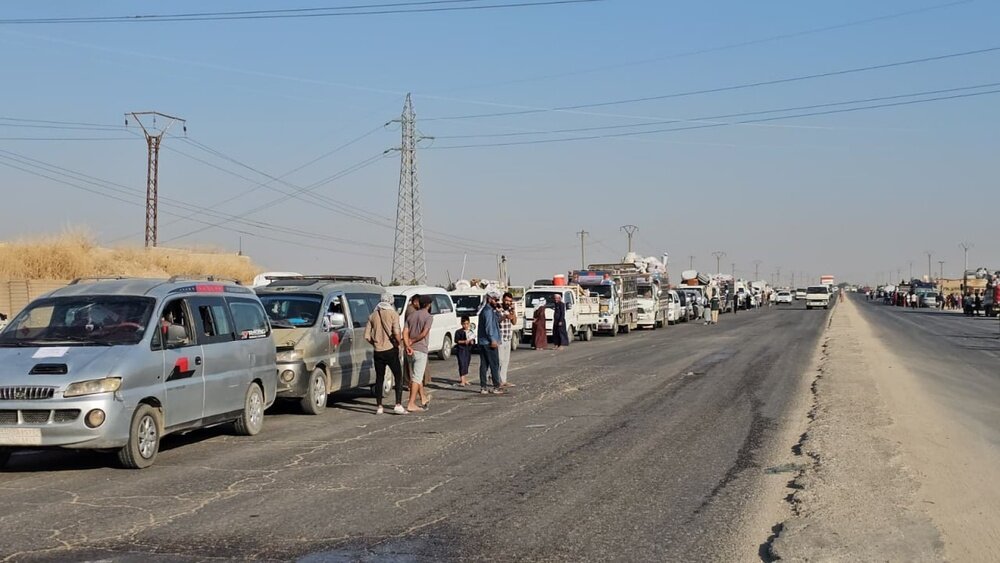 Yekemîn karavana penaberên Serê Kaniyê piştî 7 salan ber bi welatê xwe ve çû + wêne