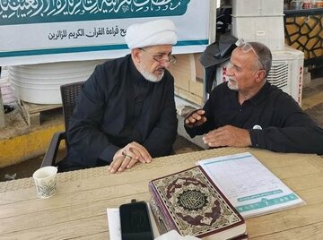تقرير مصور/ الحوزة العلمية بالنجف الأشرف تقيم محطة قرآنية لتصحيح قراءة زوار الأربعين