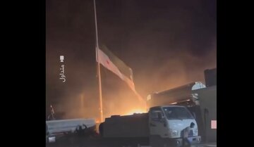 فيديو | إنزال علم حكومة الجولاني في مدينة "عين العرب" بسوريا