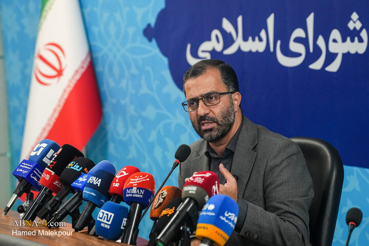 نشست خبری سخنگوی هیأت رئیسه مجلس شورای اسلامی