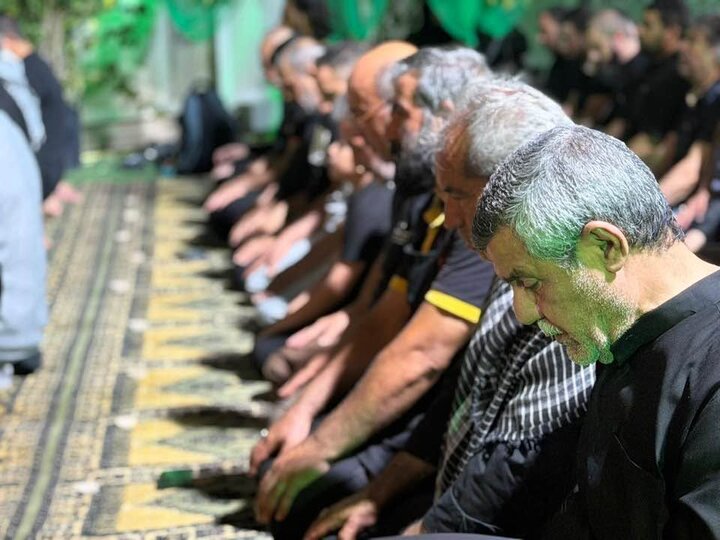 تقرير مصور/ الحوزة العلمية بالنجف الأشرف تقيم محطة قرآنية لتصحيح قراءة زوار الأربعين