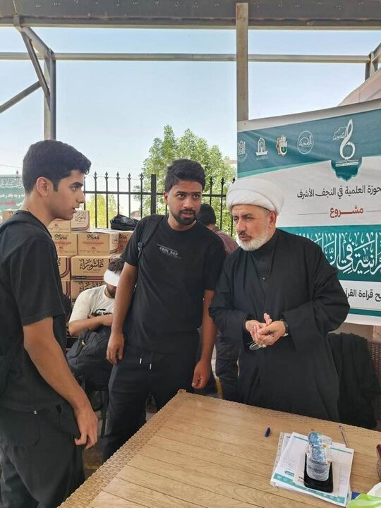 تقرير مصور/ الحوزة العلمية بالنجف الأشرف تقيم محطة قرآنية لتصحيح قراءة زوار الأربعين