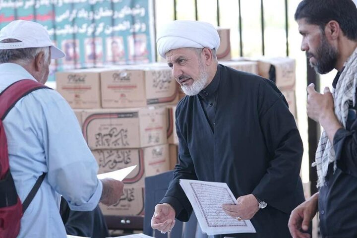 تقرير مصور/ الحوزة العلمية بالنجف الأشرف تقيم محطة قرآنية لتصحيح قراءة زوار الأربعين