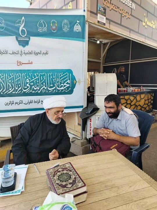 تقرير مصور/ الحوزة العلمية بالنجف الأشرف تقيم محطة قرآنية لتصحيح قراءة زوار الأربعين