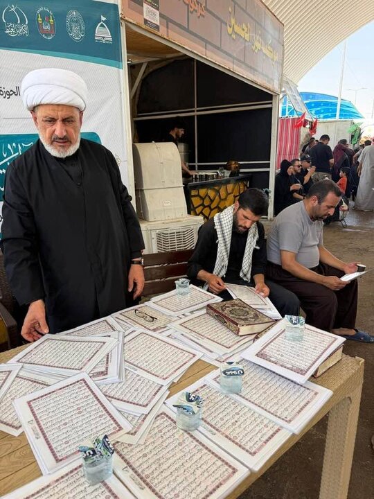 تقرير مصور/ الحوزة العلمية بالنجف الأشرف تقيم محطة قرآنية لتصحيح قراءة زوار الأربعين