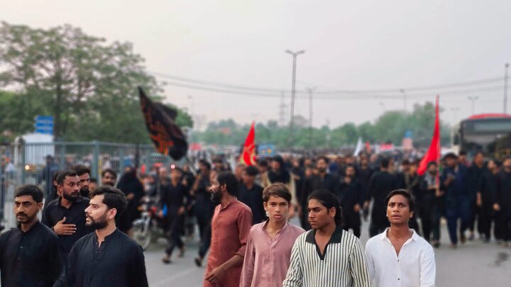 تقرير مصور/ مسيرة الأربعين الحسيني في مدينة لاهور الباكستانية