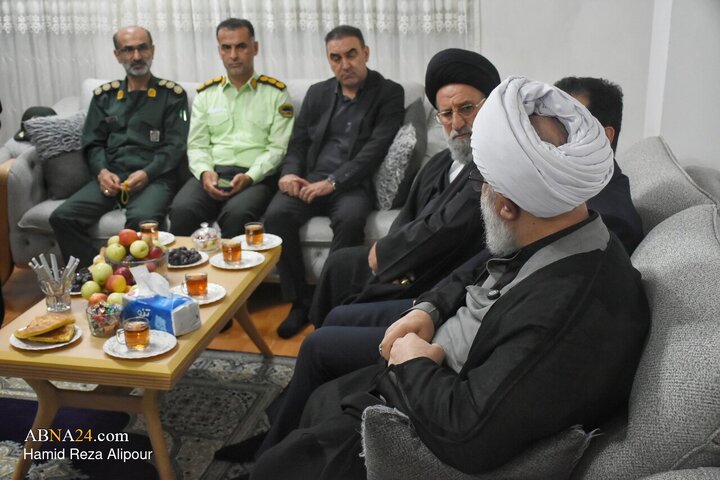 دیدار آیت‌الله رمضانی با خانواده شهید علیرضا موسی‌نیا در رضوانشهر