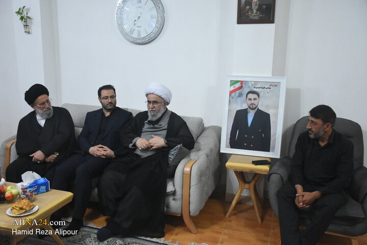 دیدار آیت‌الله رمضانی با خانواده شهید علیرضا موسی‌نیا در رضوانشهر
