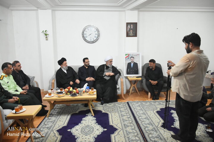 دیدار آیت‌الله رمضانی با خانواده شهید علیرضا موسی‌نیا در رضوانشهر
