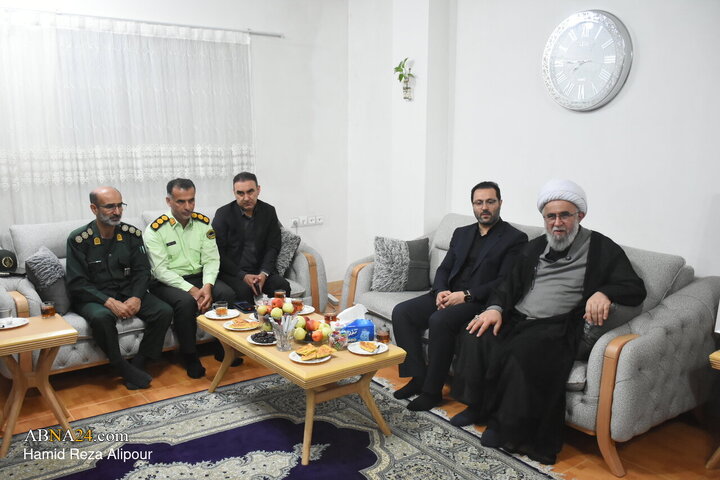 دیدار آیت‌الله رمضانی با خانواده شهید علیرضا موسی‌نیا در رضوانشهر