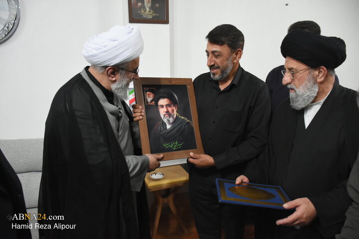 دیدار آیت‌الله رمضانی با خانواده شهید علیرضا موسی‌نیا در رضوانشهر