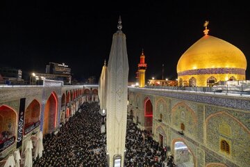 تقرير مصور/ موكب أهالي كربلاء يحيي ذكرى شهادة النبي الأكرم (ص) في حرم أمير المؤمنين(ع)